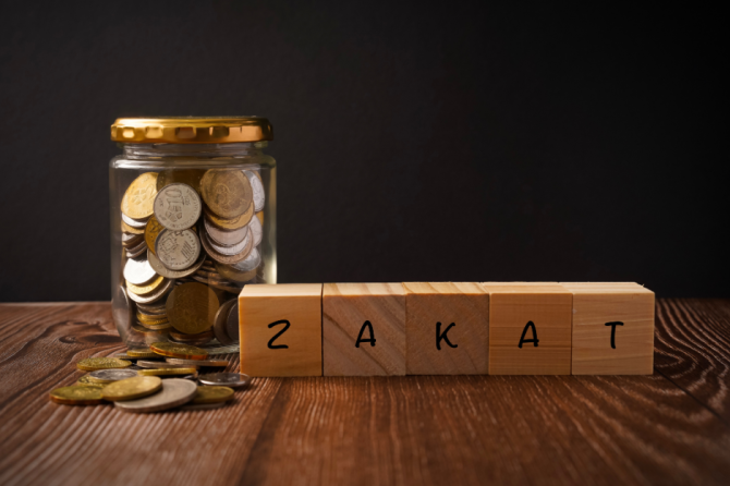 Zakat image with mason jar of silver and gold